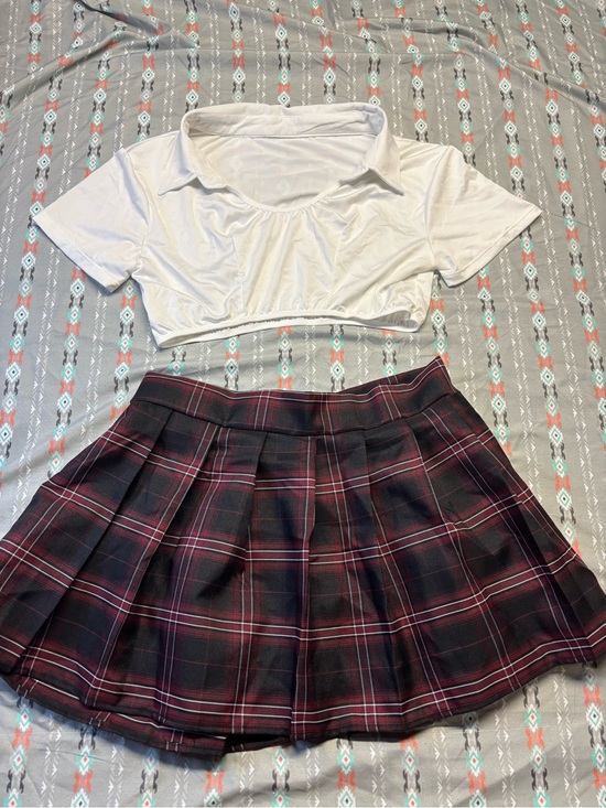 Dresses & Skirts - 🍄Pleated Burgundy Plaid Mini Skirt and White Collar Crop Top